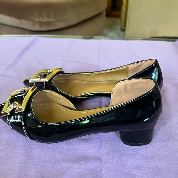 Never worn!!! Gorgeous Black patent leather with gold buckle and red bottom. - Picture 4 of 8